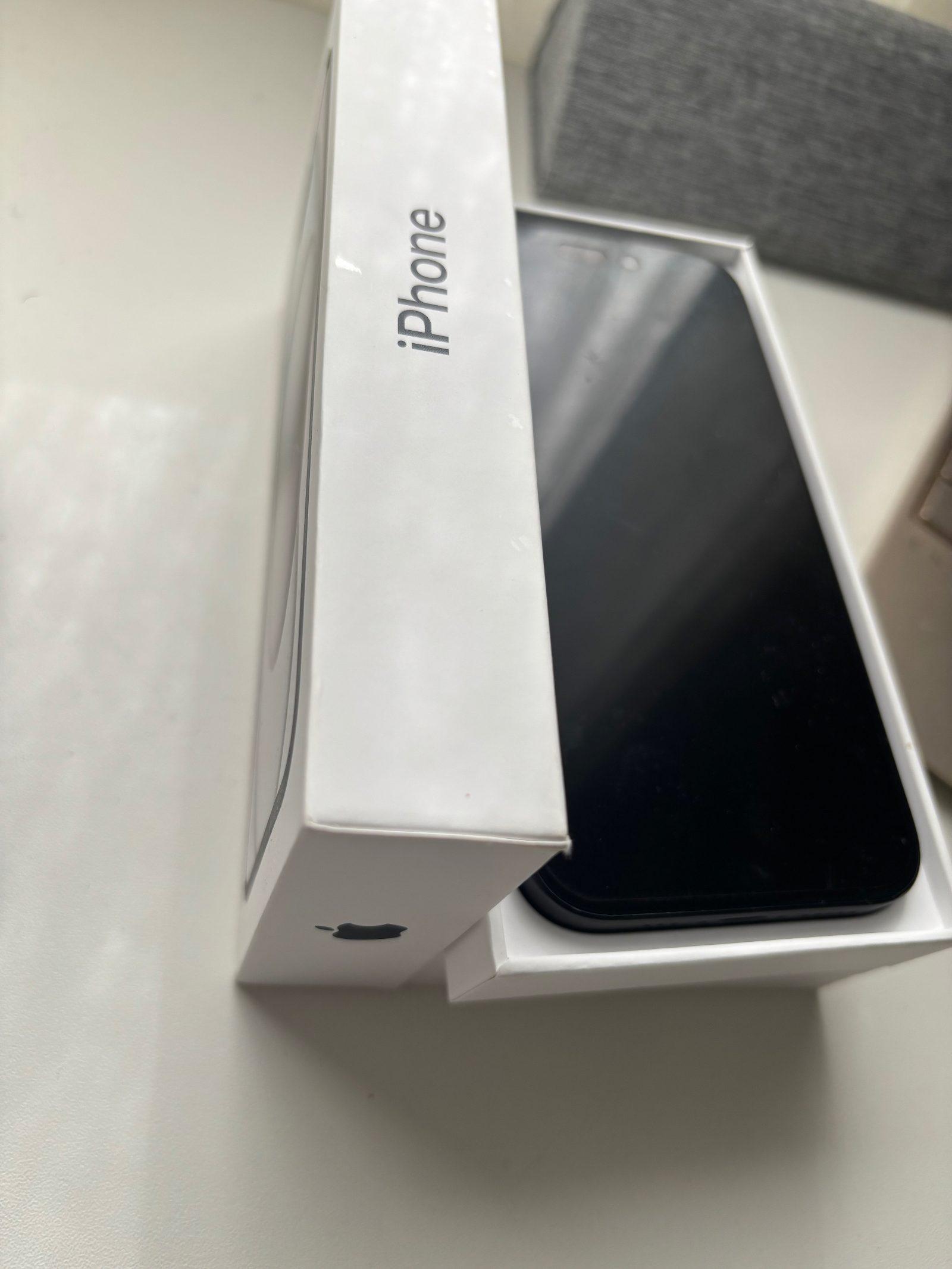 Iphone 15 svart