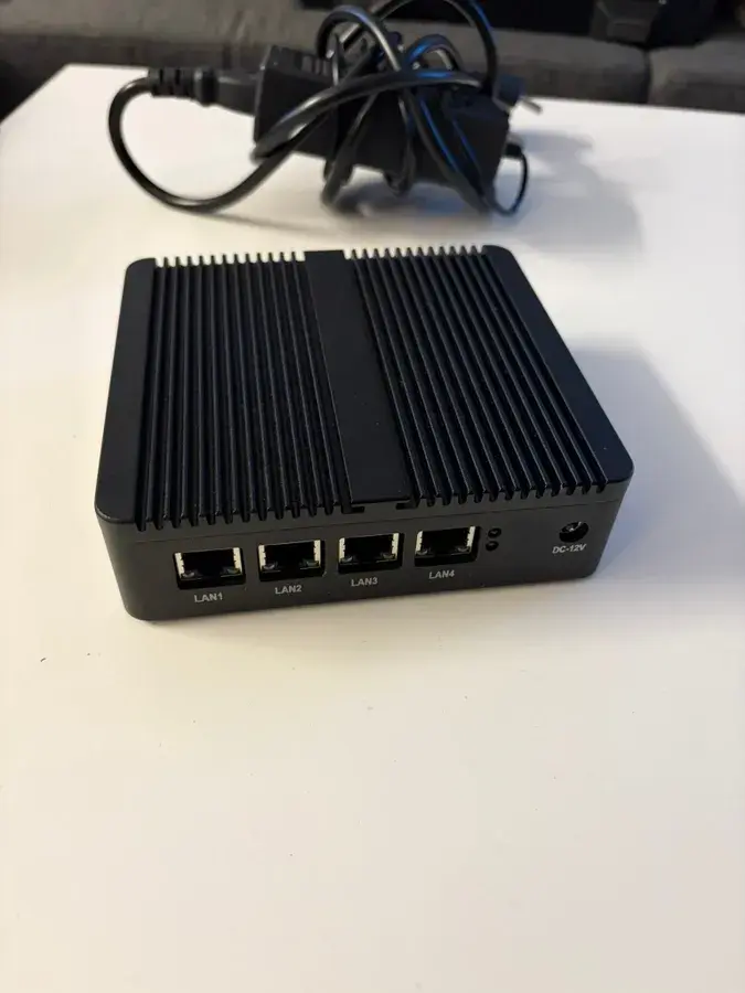 Mini PC/NUC Intel N100 Brandvägg/Router 4x 2.5G Ethernet